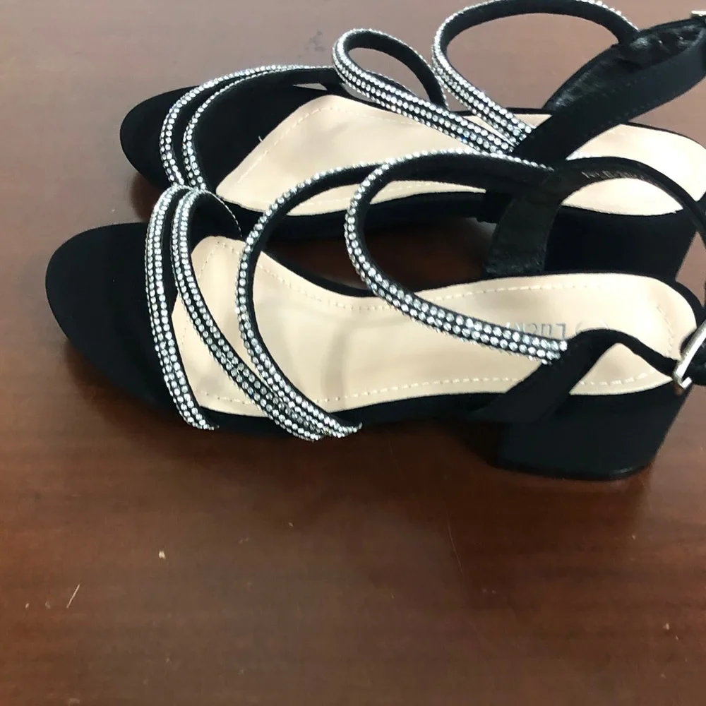 Lucky Top Black Strappy Rhinestone Dress Shoes Sz 1 brand new